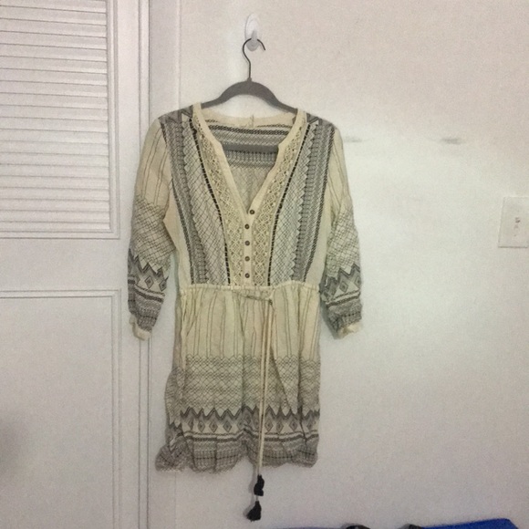 Floreat dress, white w/ black detail. Buttons on the top and a tie at the waist - Picture 1 of 4